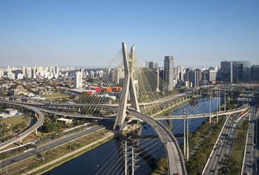 HOSPITALAR_high-angle-view-elevated-road-city